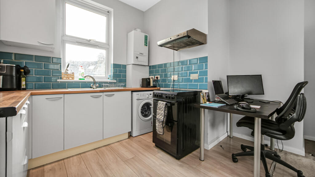 Apartment in London, Falcon Estate, Battersea - View 2