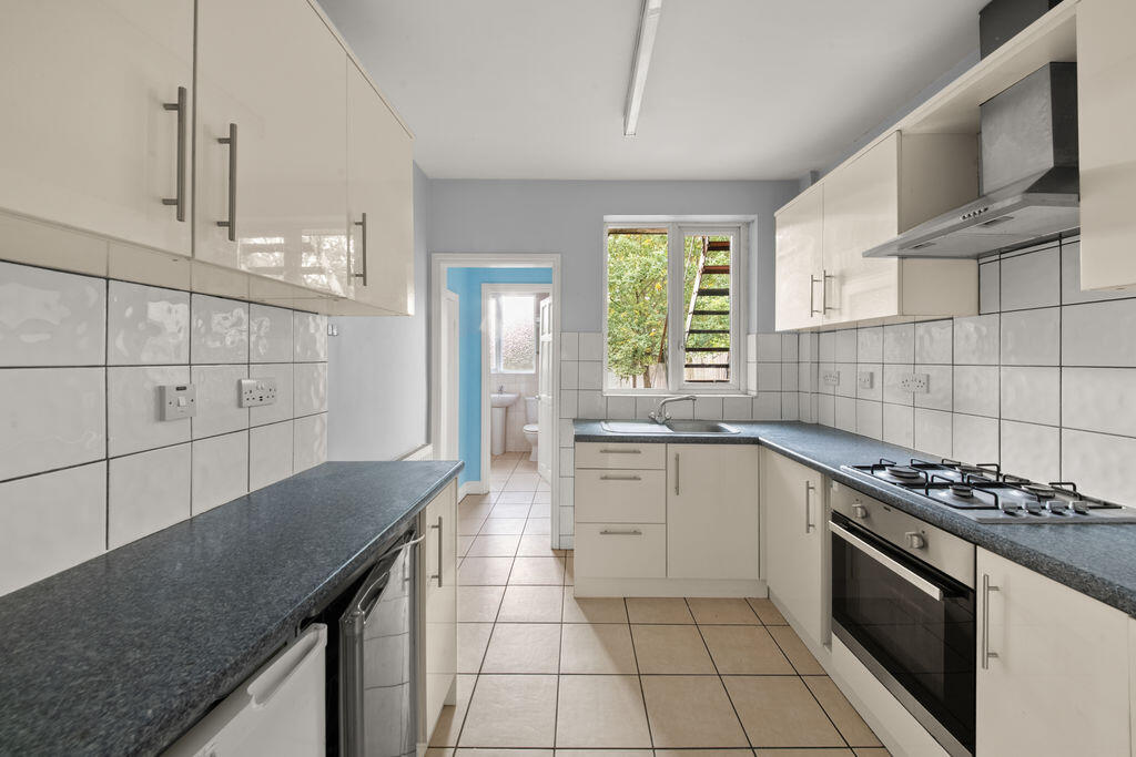 Apartment in Southall - View 2