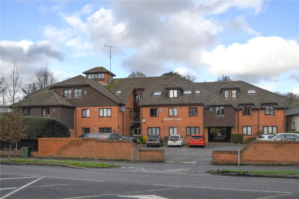 Main image of property: Reading Road, Wokingham, Berkshire, RG41
