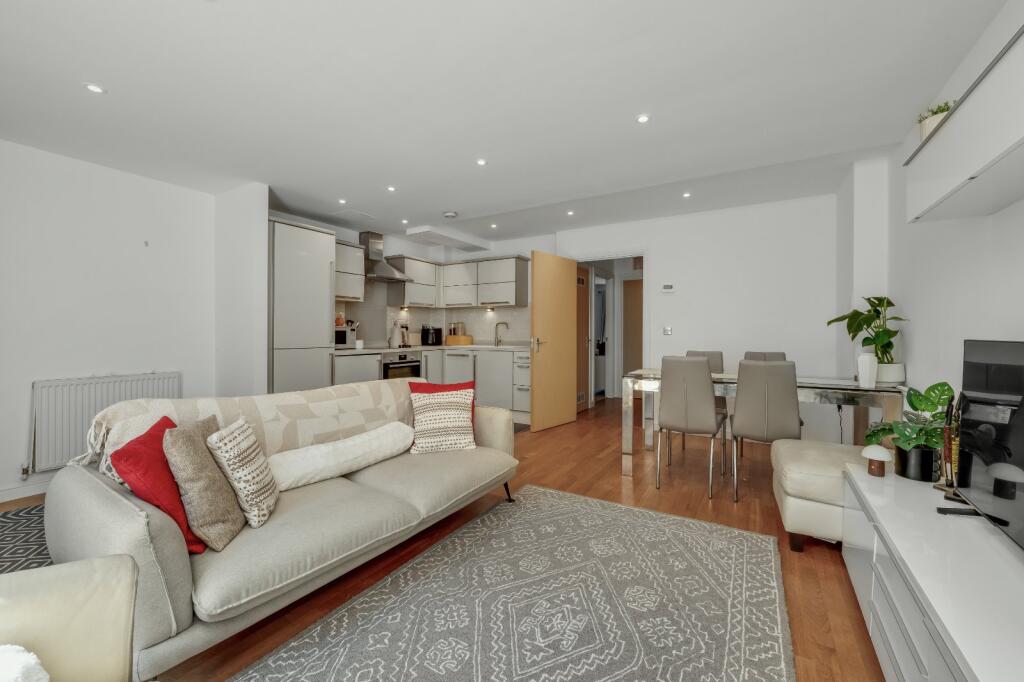 Apartment in Kingston upon Thames - View 5