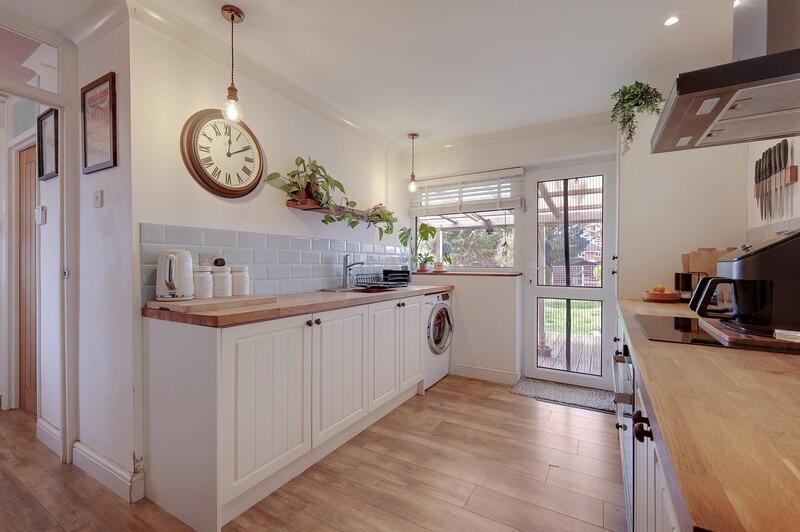 Manor Road, Benfleet, Essex, SS7 photo 3