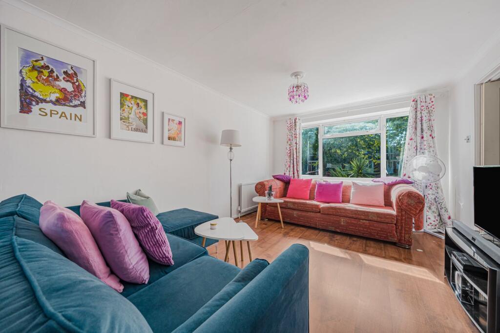 House in Shepperton, Lower Halliford, Surrey - View 5
