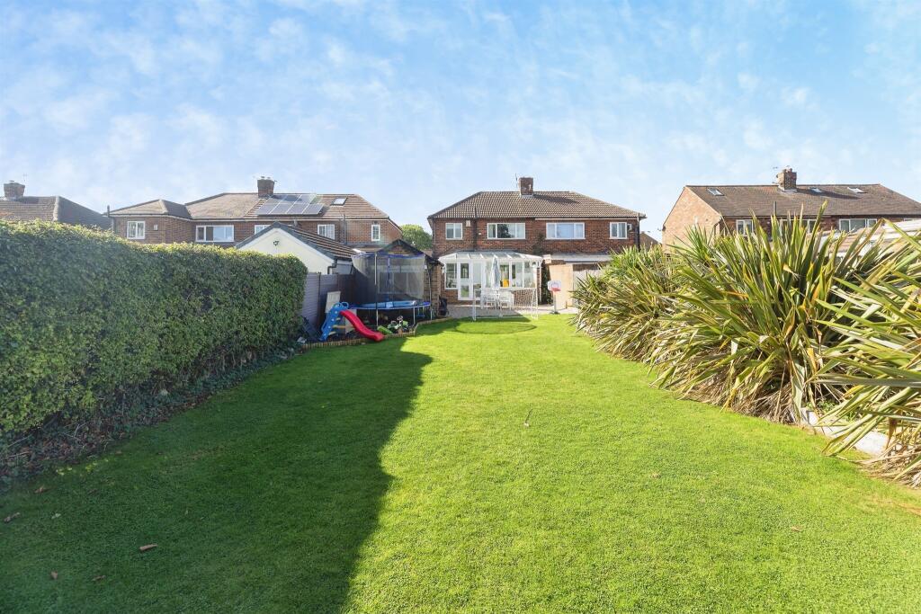 House in Wakefield - View 2