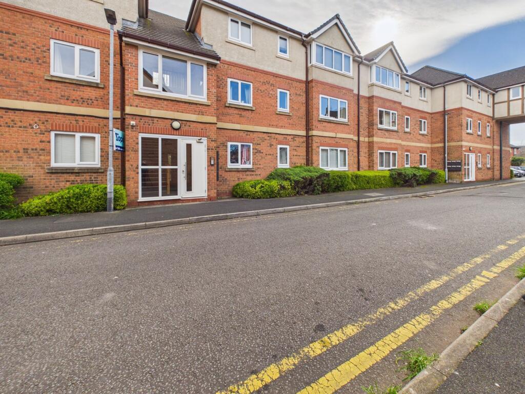 2-bed flat on Duchess Place, Chester, CH2, £175,000