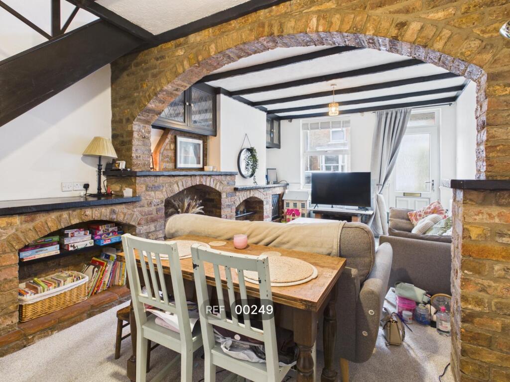 House in Hull - More
