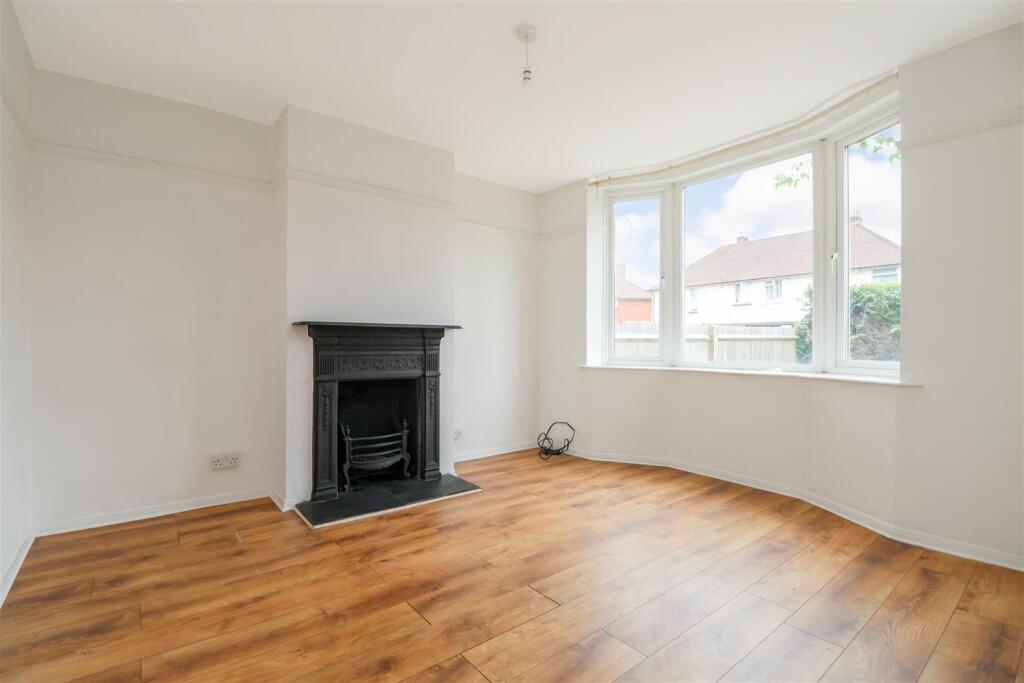 House in Horsham, Oakhill - More