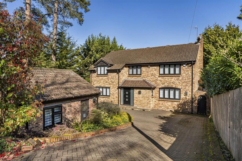 Main image of property: The Warren, Radlett