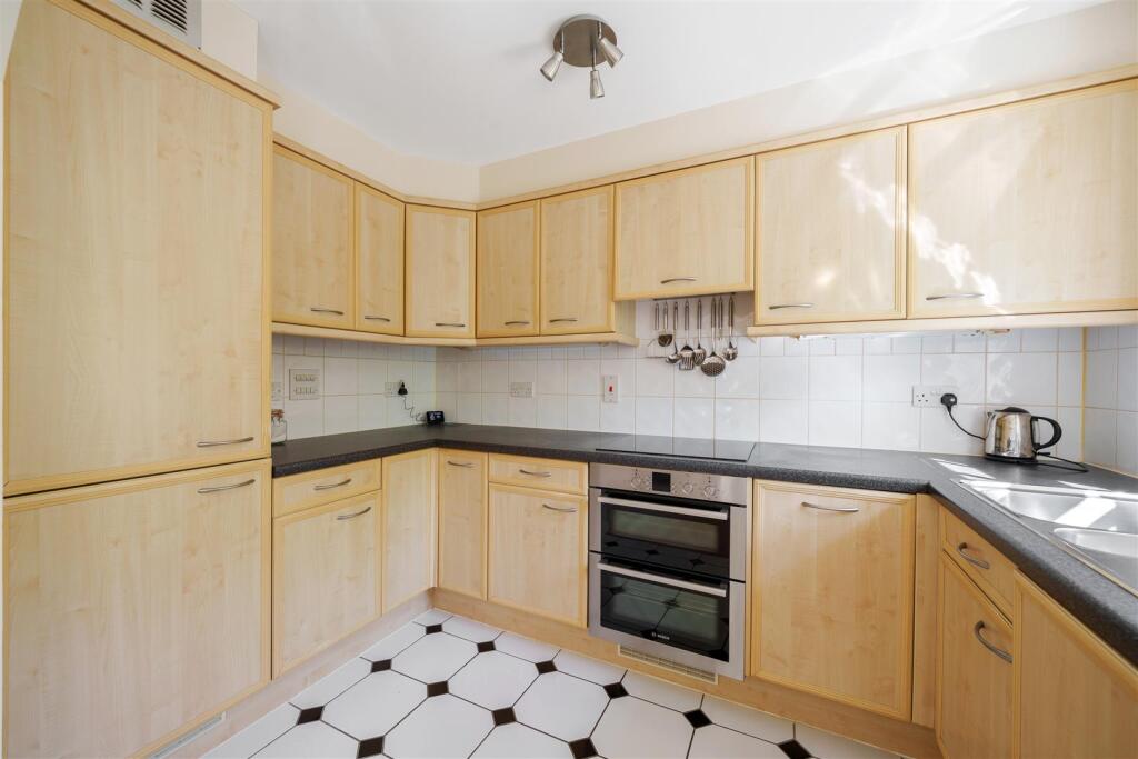 Apartment in Wokingham - More