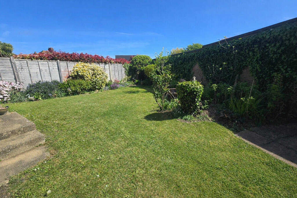 Phoenix Crescent, Southwick photo 2