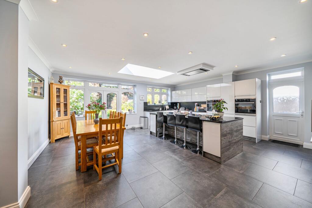 South Drive, Ruislip, HA4 photo 2
