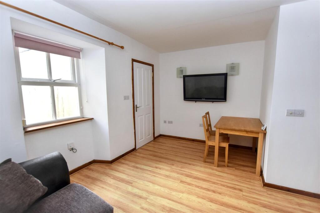 74 Higher Fore Street, Redruth photo 2