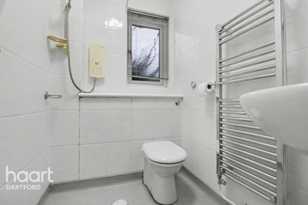 Apartment in Dartford, Stone - View 5