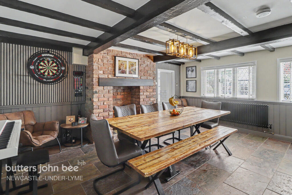House in Stoke-on-Trent - More
