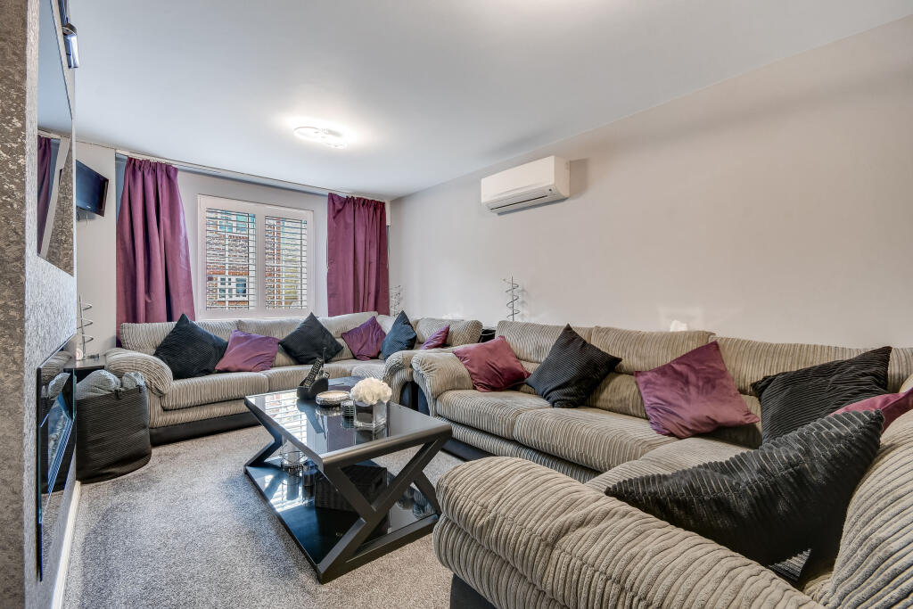 House in Chelmsford, Chelmer - View 2