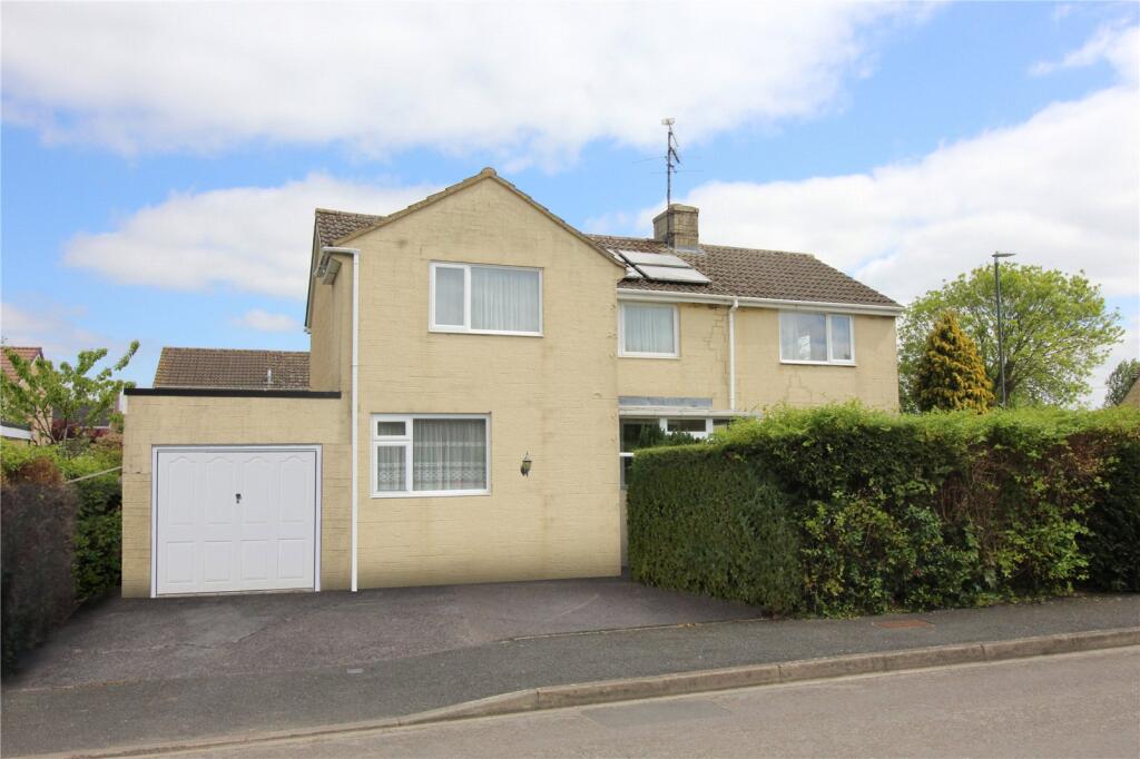 4-bed detached on Holford Crescent, Kempsford, Fairford, Gloucestershire, GL7, £399,950