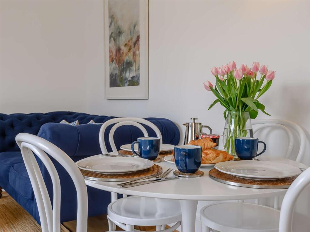 Apartment in Bath, Walcot - View 4