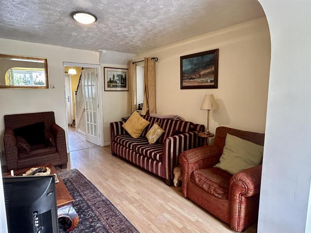 House in Newbury, West Berkshire - More