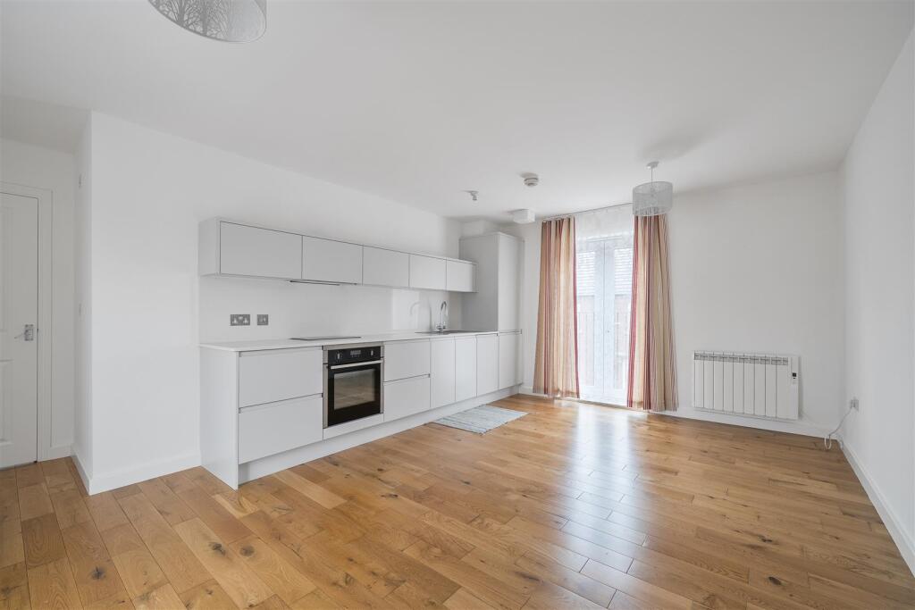 Apartment in Swindon - View 4