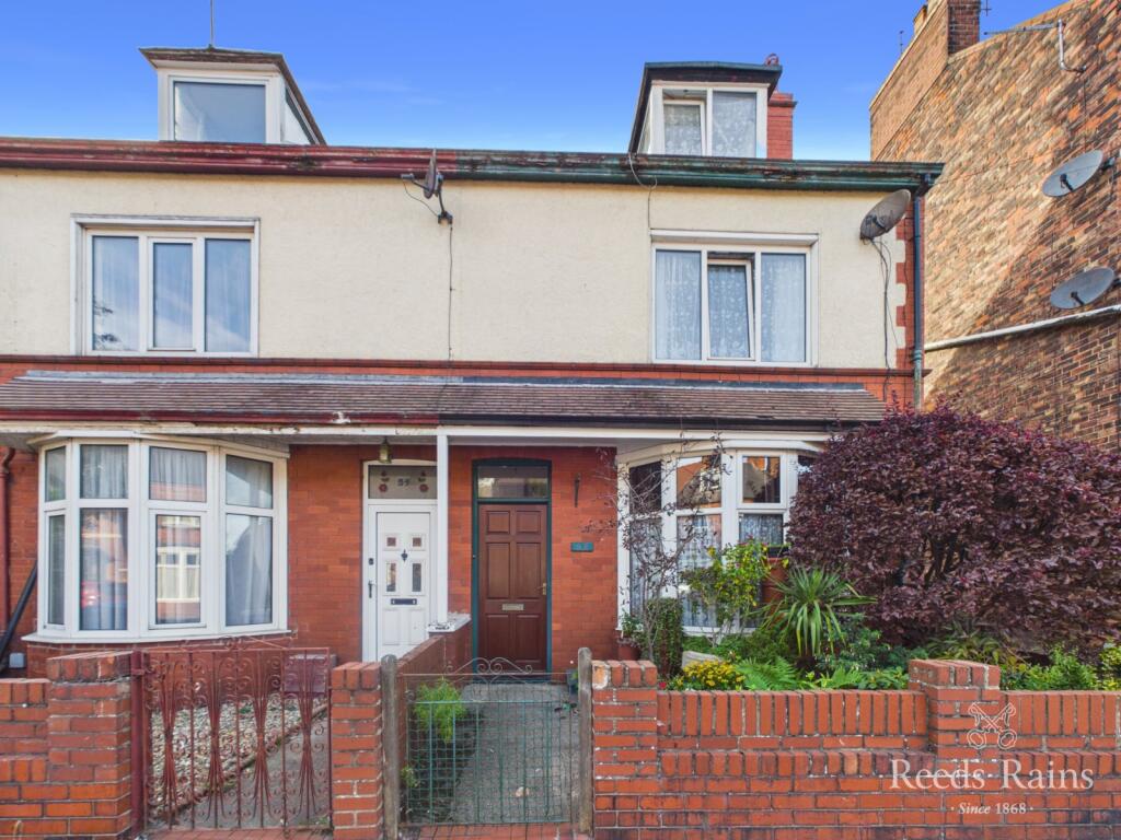 4-bed semi-detached on St. Johns Avenue, Bridlington, East Riding of Yorkshire, YO16, £200,000