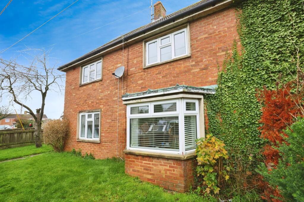 Haywards Place, Easterton, Devizes photo 2