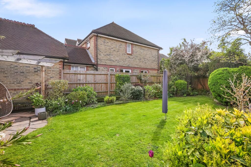 House in Epsom, Stoneleigh - View 3