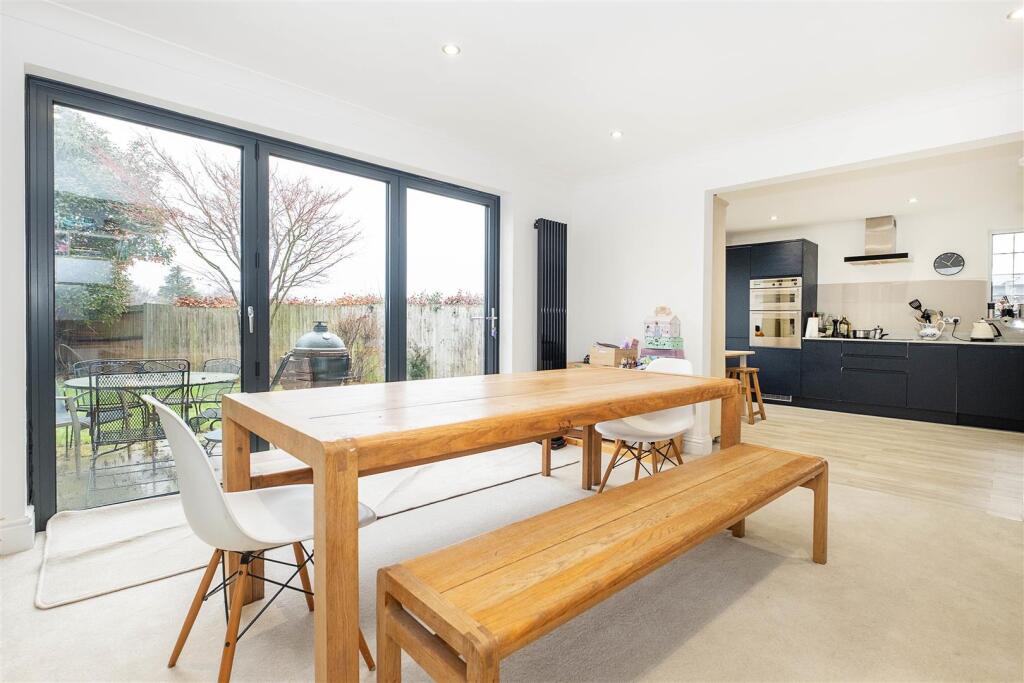 St. Nicholas Road, Thames Ditton photo 2