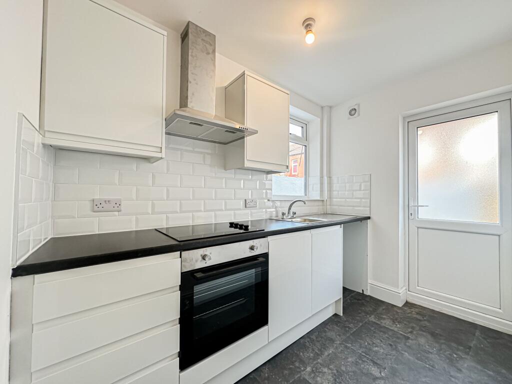 Apartment in Birkenhead, Claughton - View 3