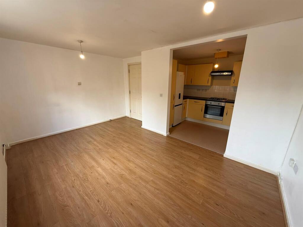 Apartment in Enfield - View 3