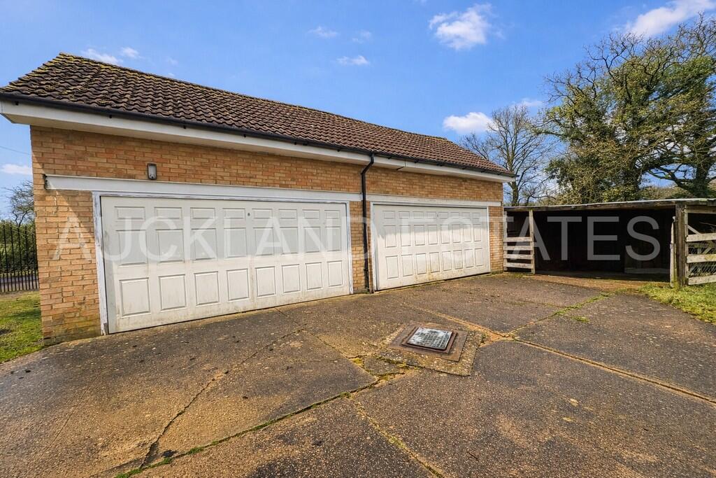 Additional image 43 of Foxes Lane, Brookmans Park, AL9