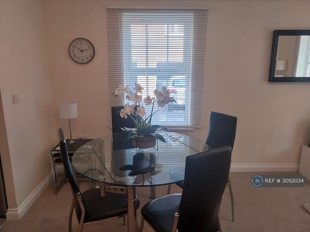 Apartment in Reading - View 5