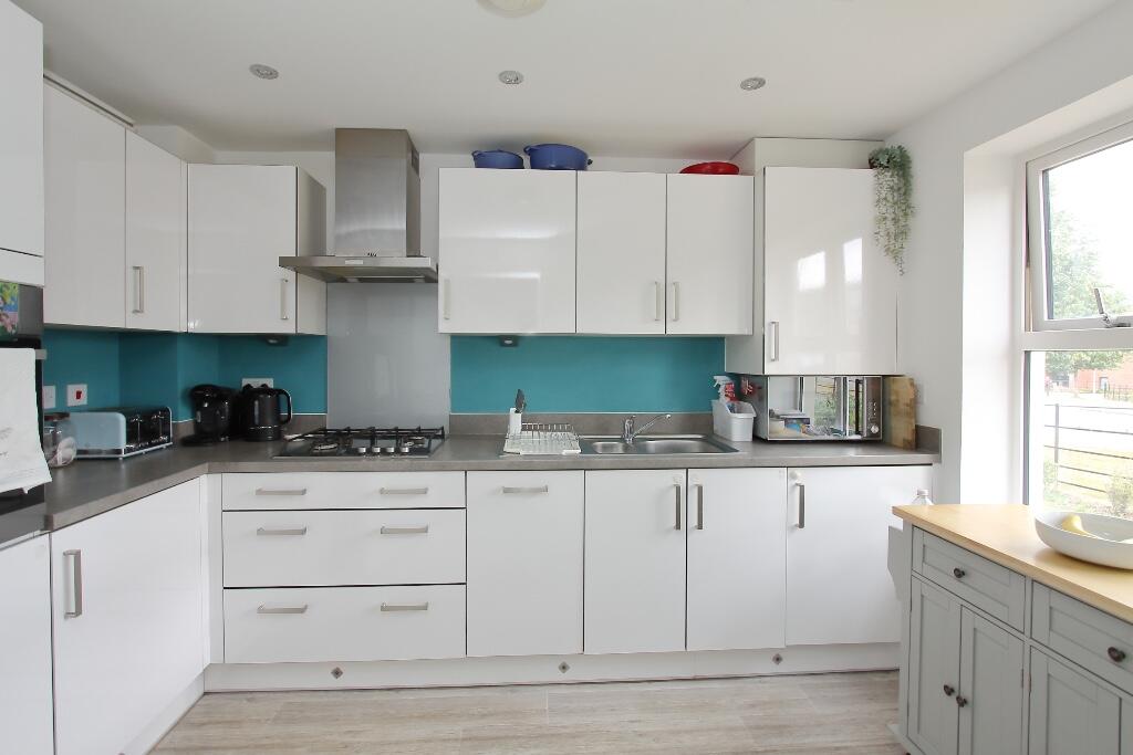 Draper Close, Andover, Hampshire, SP11 photo 2