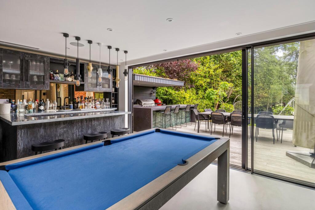 House in Kingston upon Thames - More