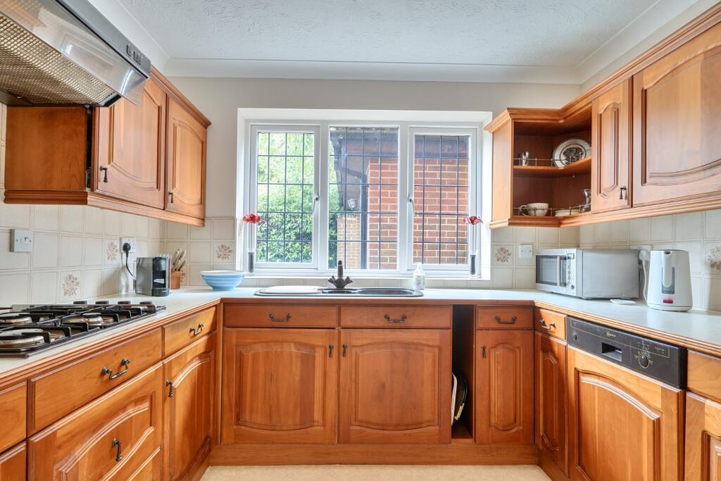 House in Woking, Surrey - View 5