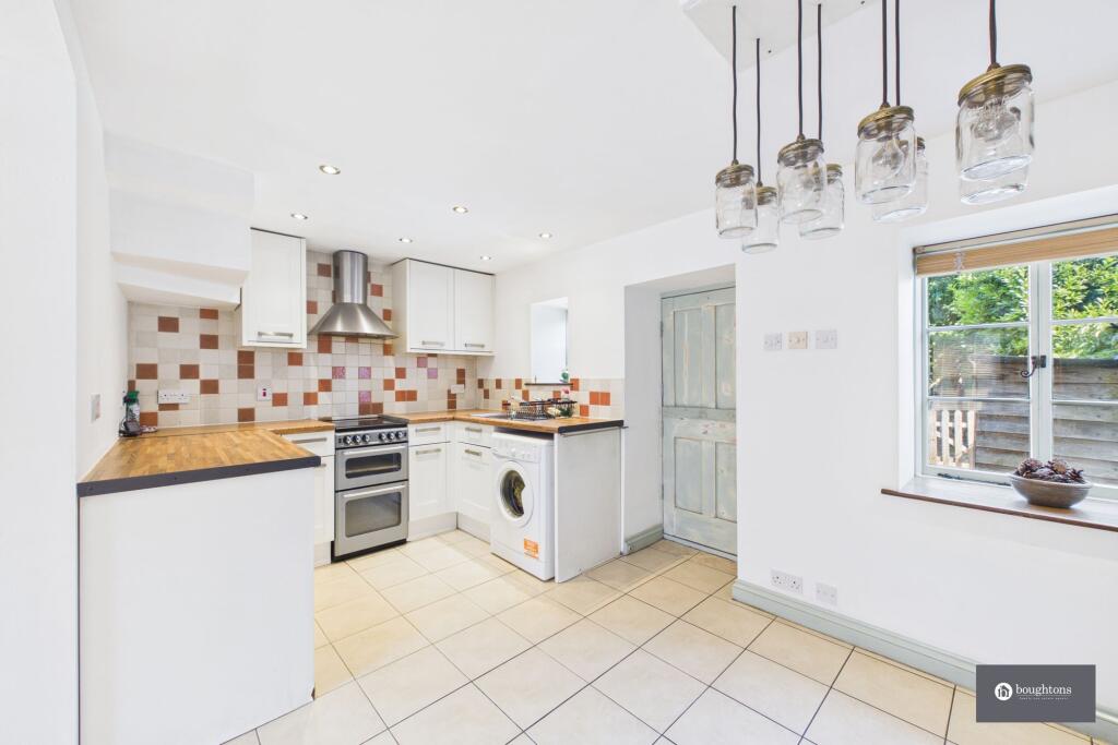 Manor Road, Brackley, NN13 - View 3