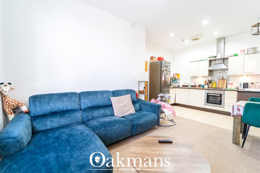 Apartment in Solihull, Dickens Heath - View 4