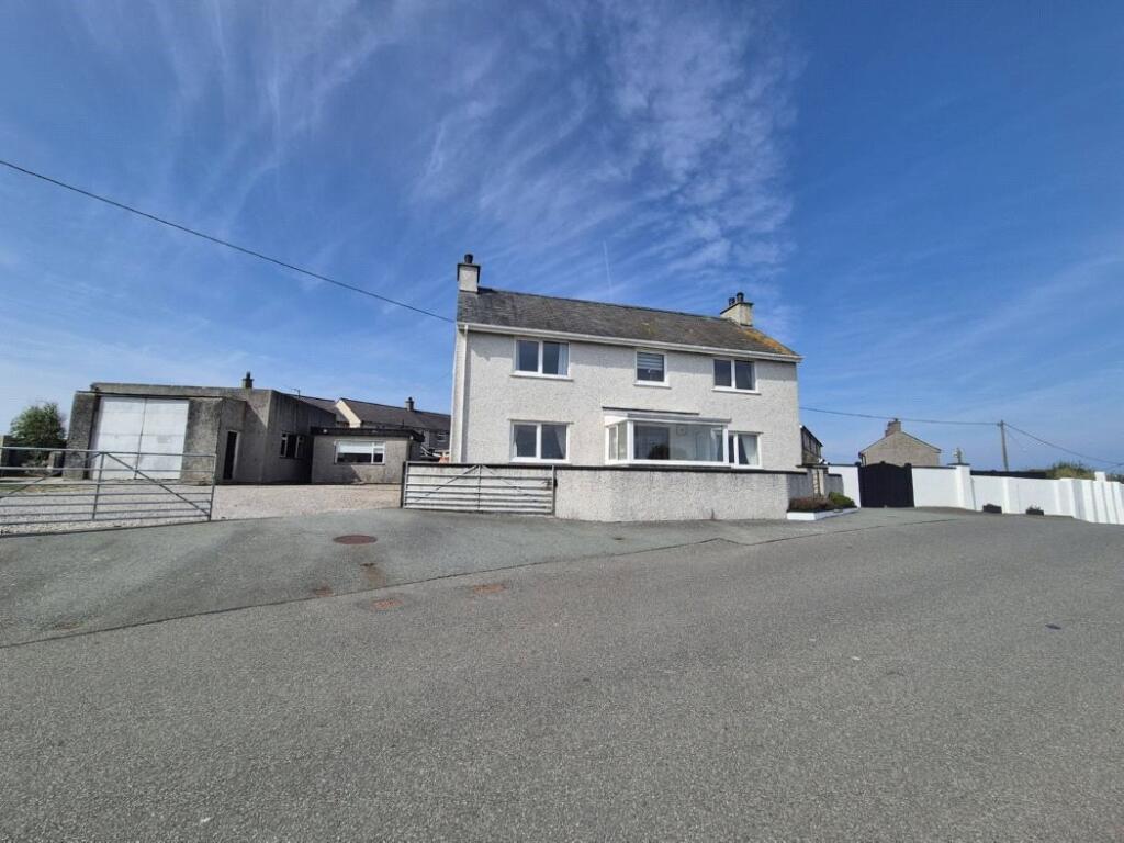 4-bed detached on Tyn Llain, Tregele, Cemaes Bay, Anglesey, LL67, £450,000