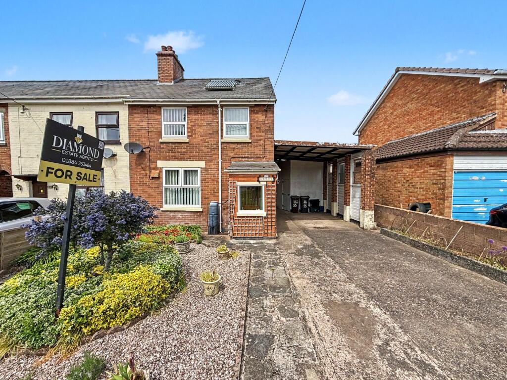 Main image of property: Siddalls Gardens, Tiverton, EX16