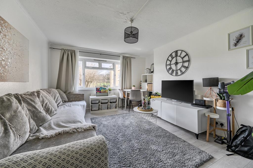 Main image of property: Martins Walk, London, UK, N10 1JT