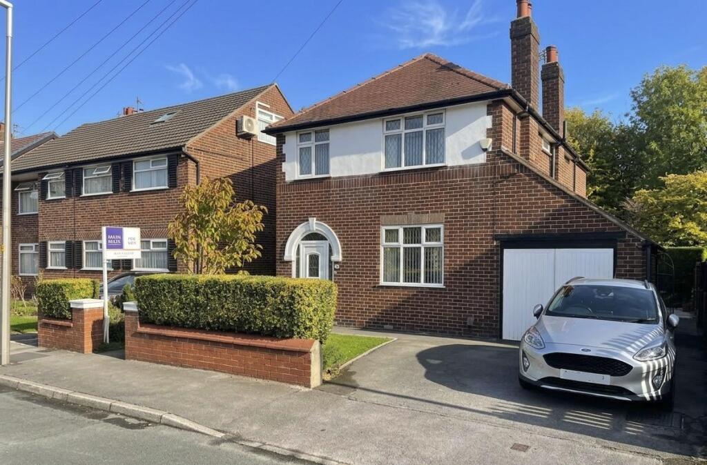 House in Stockport, Heald Green - View 2