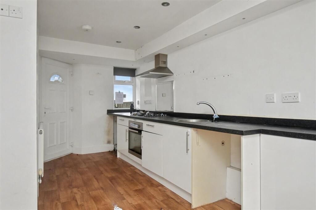 House in Northampton, North Northamptonshire - View 4