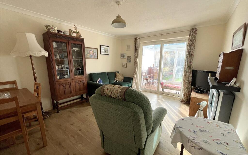 Bingham Close, Christchurch, Dorset, BH23 photo 2