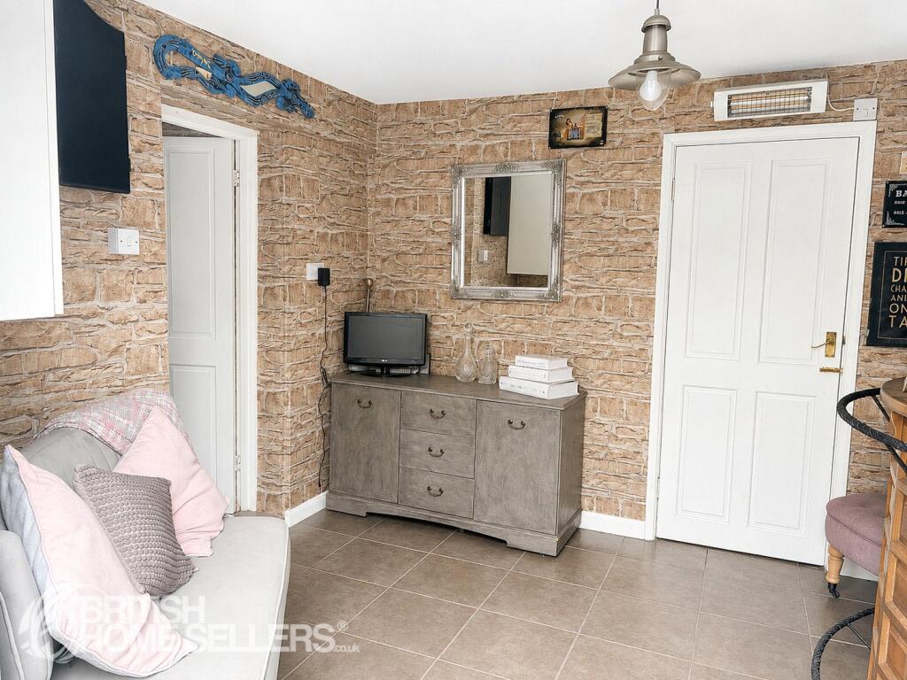 House in West Lindsey, Keelby - View 4