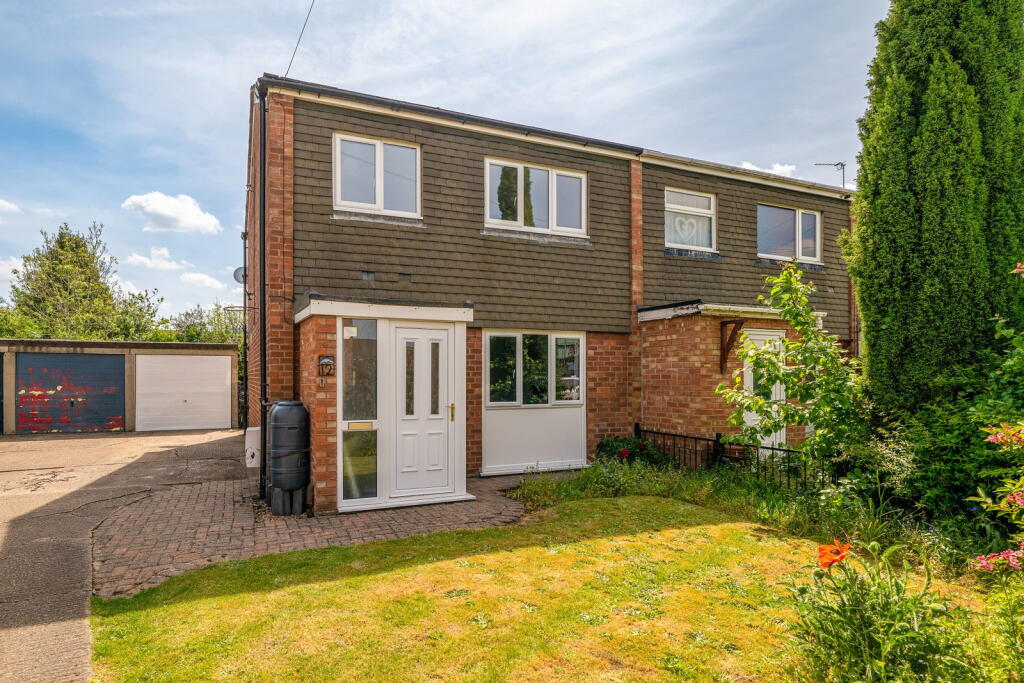 3-bed terraced on Middle Street, North Hykeham, Lincoln, LN6 9QX, £190,000