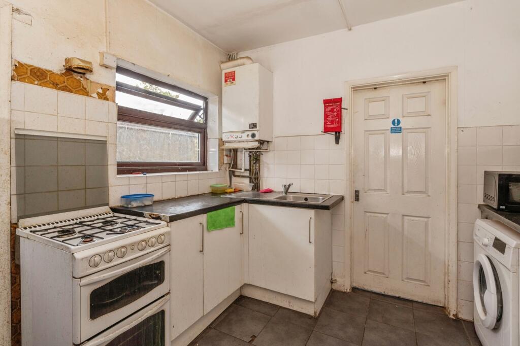 House in Grays, Badgers Dene, Little Thurrock - More