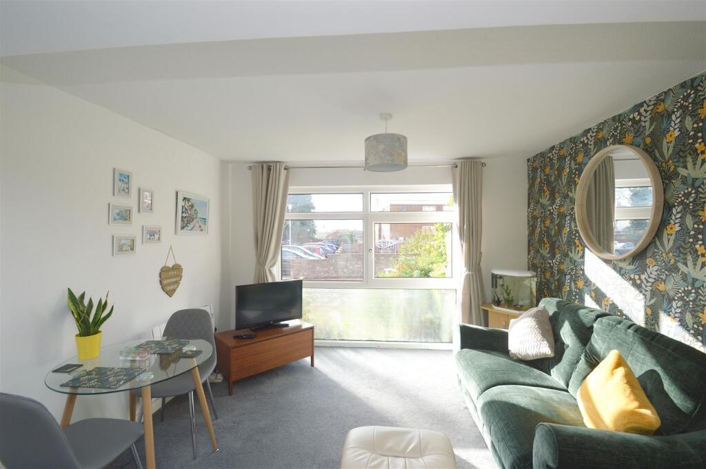 Apartment in East Cowes, Osborne - More