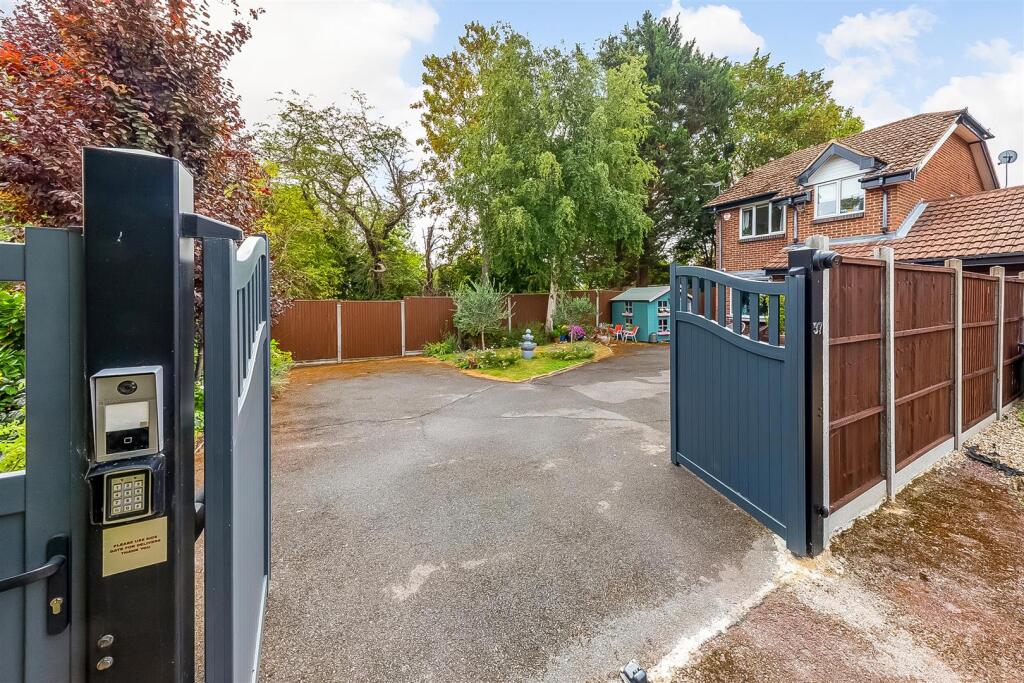 Main image of property: Blackford Close, South Croydon