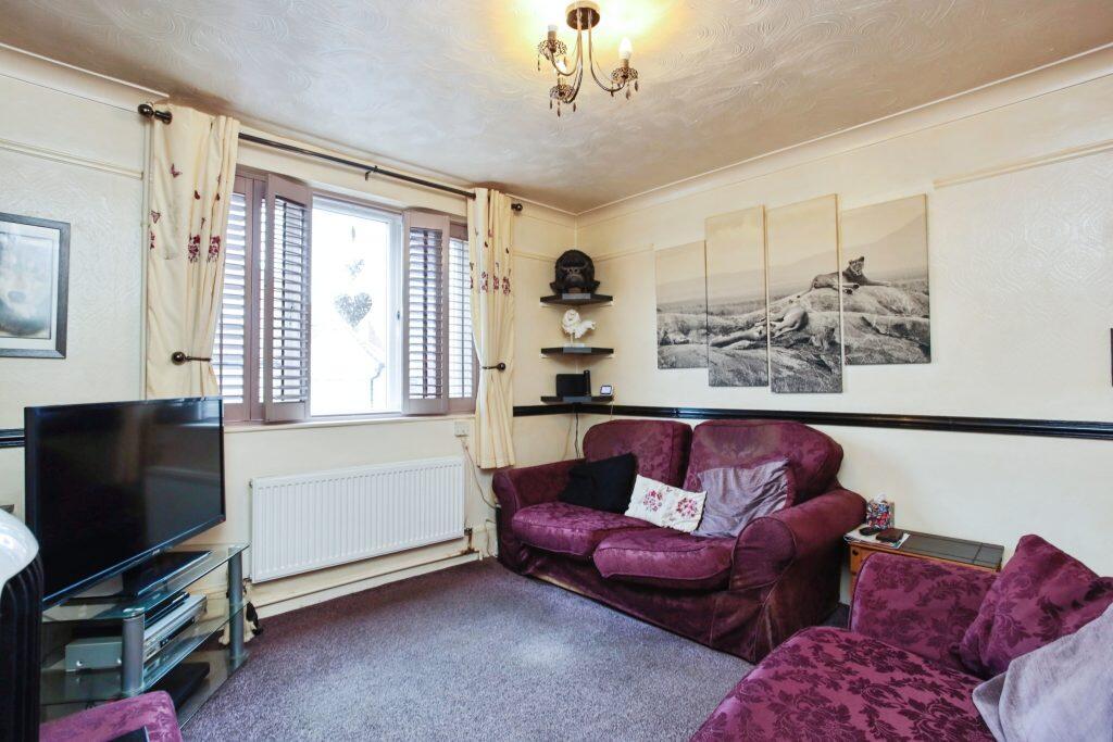 House in Tunbridge Wells, Southborough - More