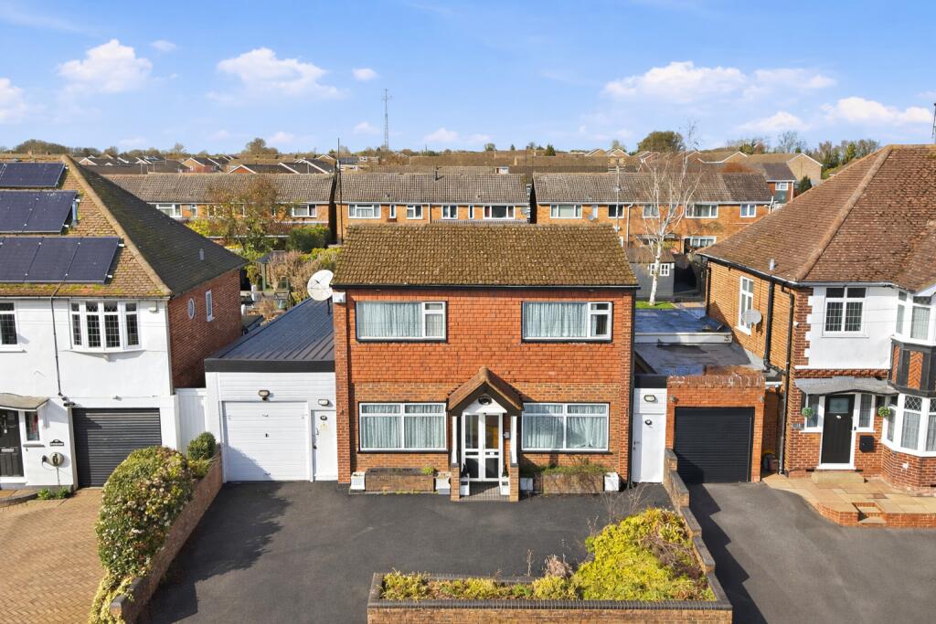 Main image of property: Frenchs Avenue, Dunstable, Bedfordshire, LU6