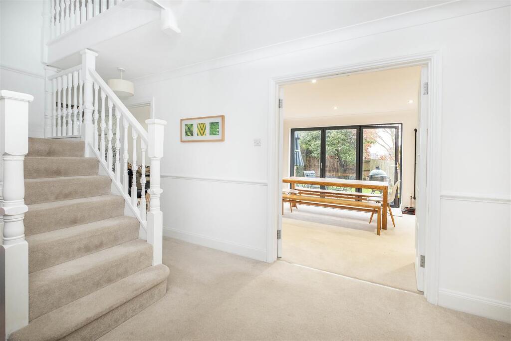 St. Nicholas Road, Thames Ditton photo 4