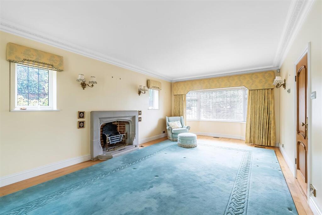 House in Tandridge, Hurst Green, Oxted - View 3